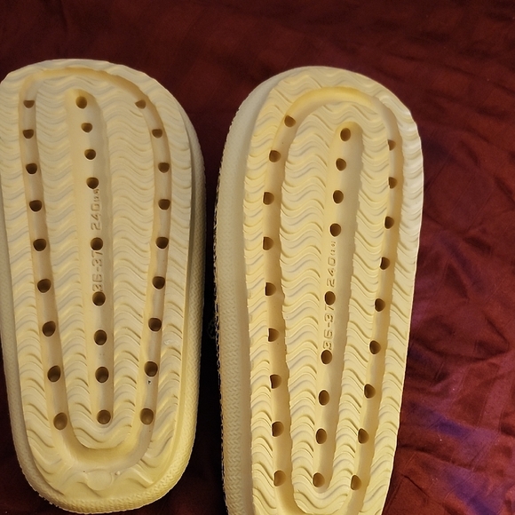 NWOT Leopard Pattern Slides - Picture 2 of 4